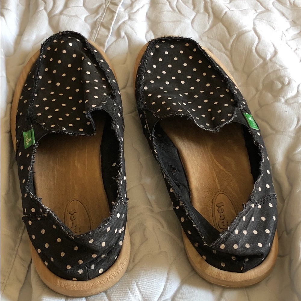 SANUK Women’s size 7, Ladies shoes.